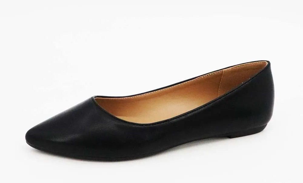 Pointed Toe Flat in Black