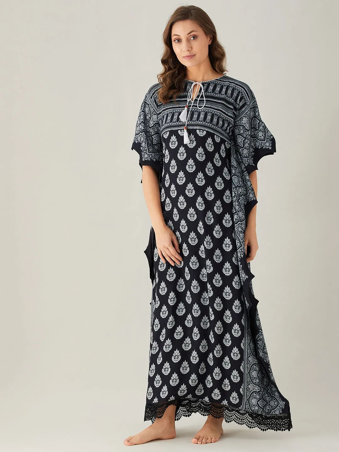 Scalloped Edge Monochrome Patterned Maxi Kaftan